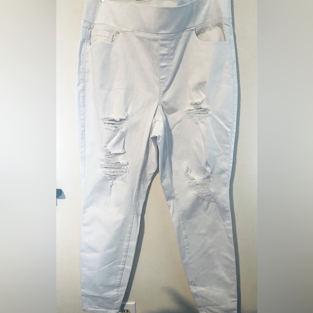 Fashion to Figure White pants (plus size)